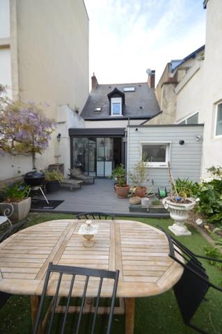 Vente                                                      Maison
                        
                     7 pièces                      105 m2                     à Le Mans
