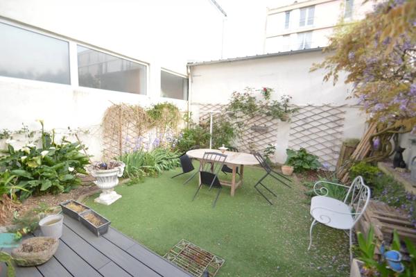 Vente                                                      Maison
                        
                     7 pièces                      105 m2                     à Le Mans