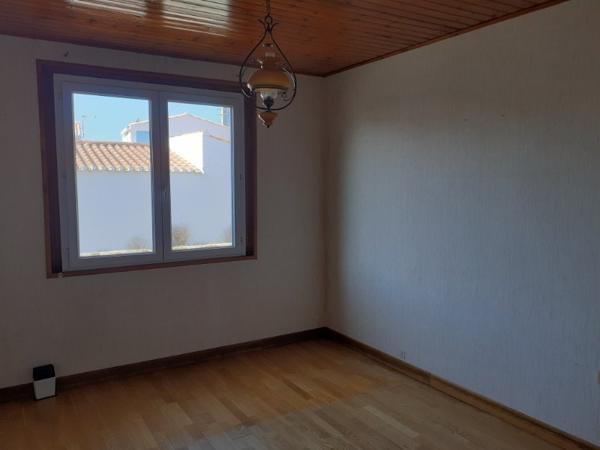 A la Guérinière, maison de plain-pied de 120 m2 de surface habitable à 100 mètres de la mer.