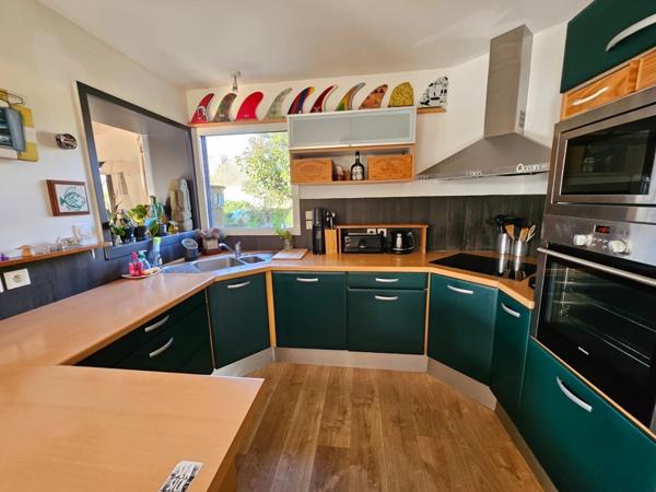 Maison contemporaine de 175 m² – Vie de plain-pied – Centre de Lannilis