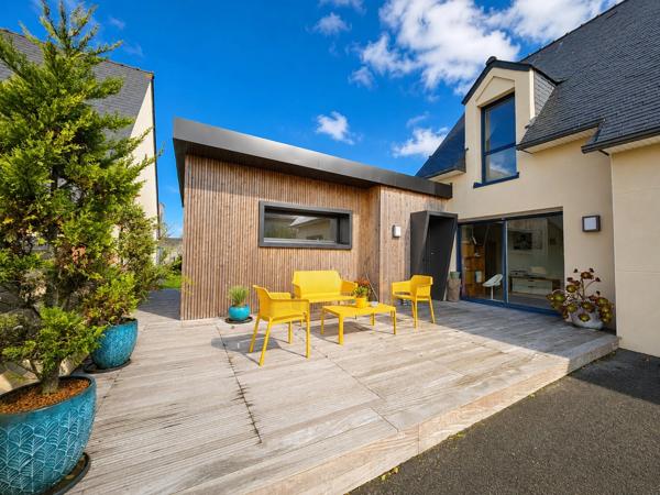 Maison contemporaine de 175 m² – Vie de plain-pied – Centre de Lannilis