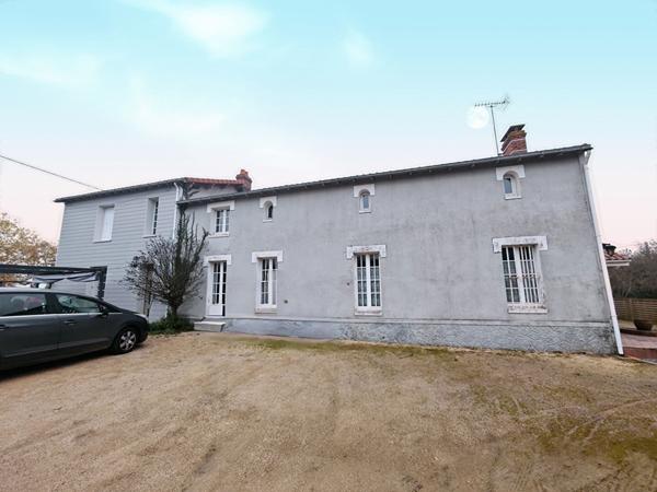 Longère La Séguinière 258m²