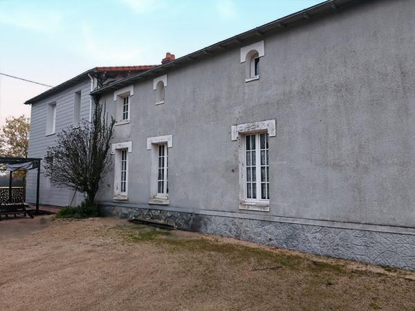Longère La Séguinière 258m²