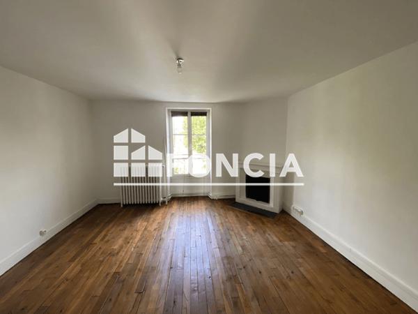 Location Appartement 6 pièces 166.91 m² - 1 PLACE DOMREMY Orleans 45100