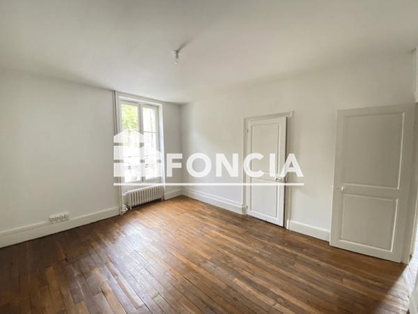 Location Appartement 6 pièces 166.91 m² - 1 PLACE DOMREMY Orleans 45100