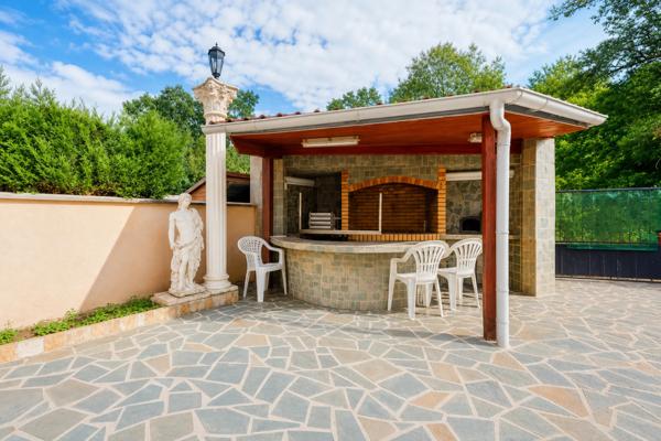 Maison
         8 pièces
        - 164 m² Exclusivité 625 000 € *