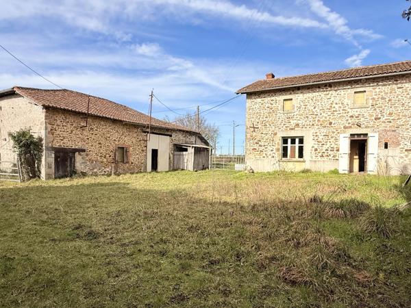 Maison à potentiel avec grange, proche de Brigueuil