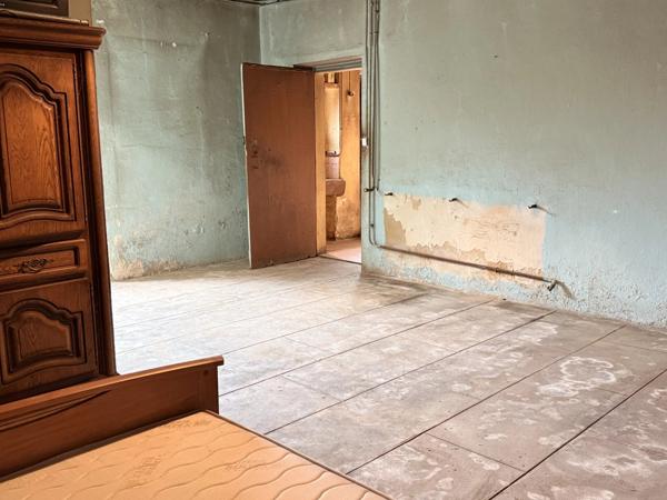 Maison à potentiel avec grange, proche de Brigueuil