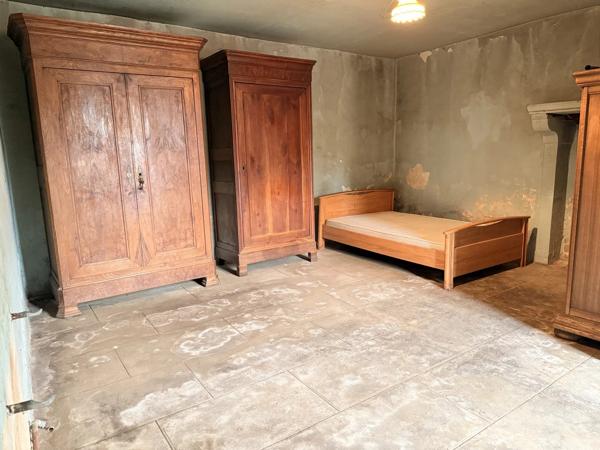 Maison à potentiel avec grange, proche de Brigueuil