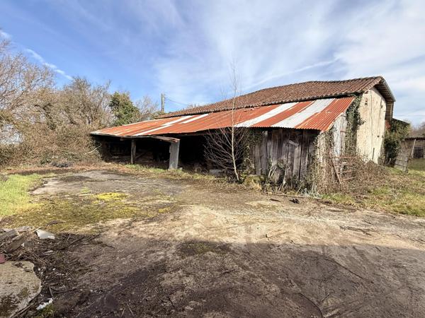 Maison à potentiel avec grange, proche de Brigueuil