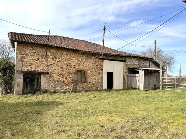 Maison à potentiel avec grange, proche de Brigueuil