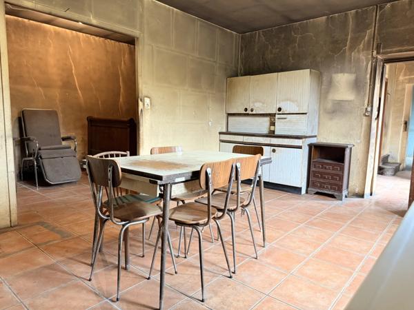 Maison à potentiel avec grange, proche de Brigueuil