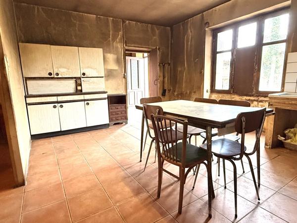 Maison à potentiel avec grange, proche de Brigueuil