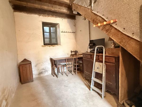 Maison à potentiel avec grange, proche de Brigueuil