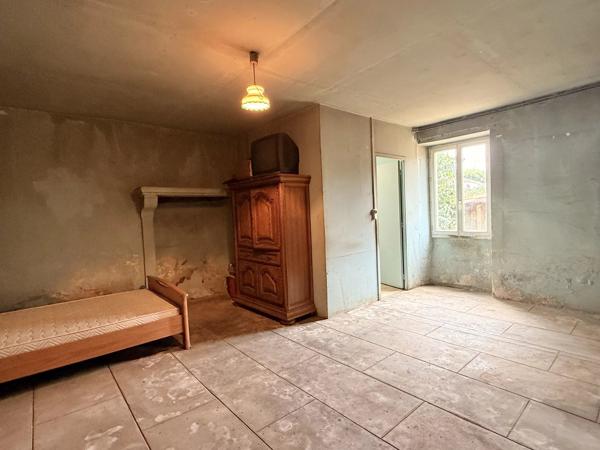 Maison à potentiel avec grange, proche de Brigueuil