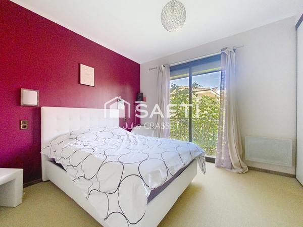 MAISON AVEC EXTERIEURS ET GARAGE D ENVIRON 130 m²