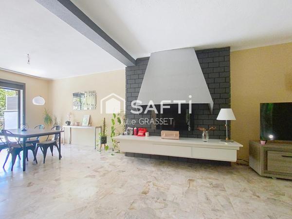 MAISON AVEC EXTERIEURS ET GARAGE D ENVIRON 130 m²