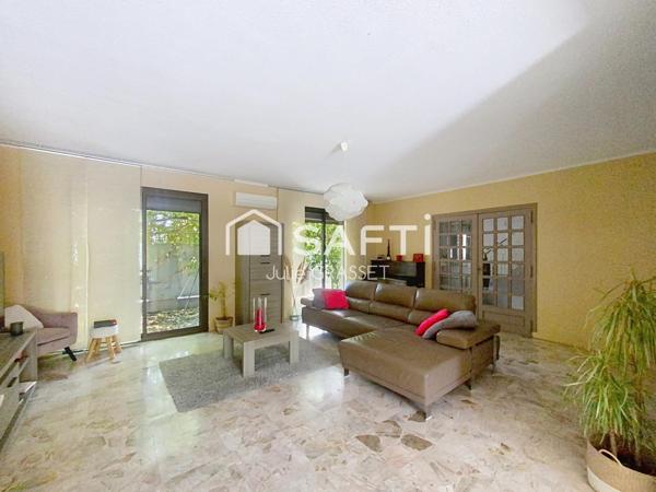 MAISON AVEC EXTERIEURS ET GARAGE D ENVIRON 130 m²