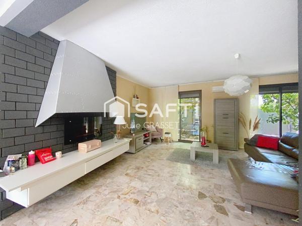 MAISON AVEC EXTERIEURS ET GARAGE D ENVIRON 130 m²