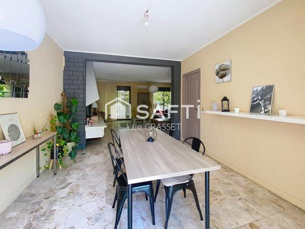 MAISON AVEC EXTERIEURS ET GARAGE D ENVIRON 130 m²