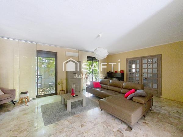 MAISON AVEC EXTERIEURS ET GARAGE D ENVIRON 130 m²