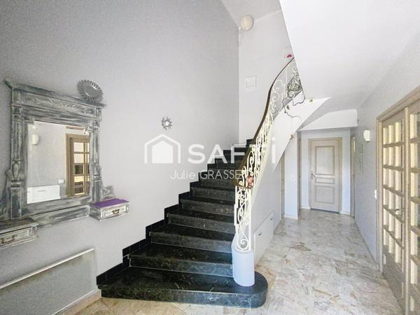 MAISON AVEC EXTERIEURS ET GARAGE D ENVIRON 130 m²