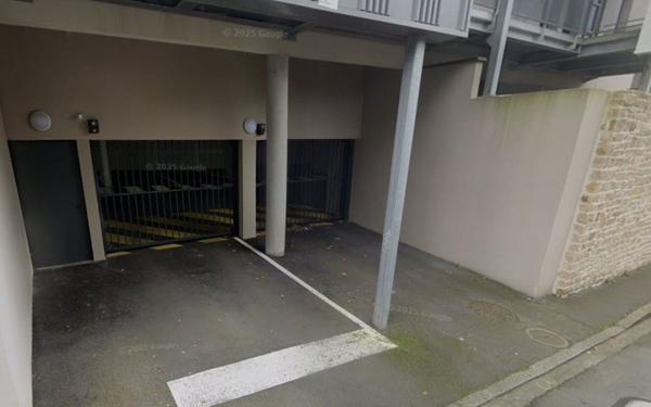 Stationnement à louer    Brest
