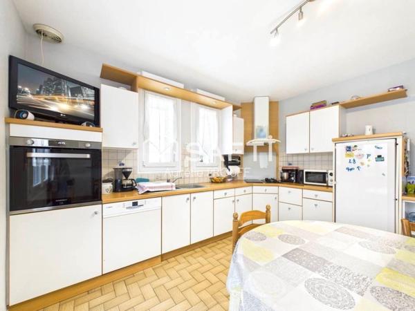 BELLE FAMILIALE,123 m2, 5 CHAMBRES, JARDIN 1018m2