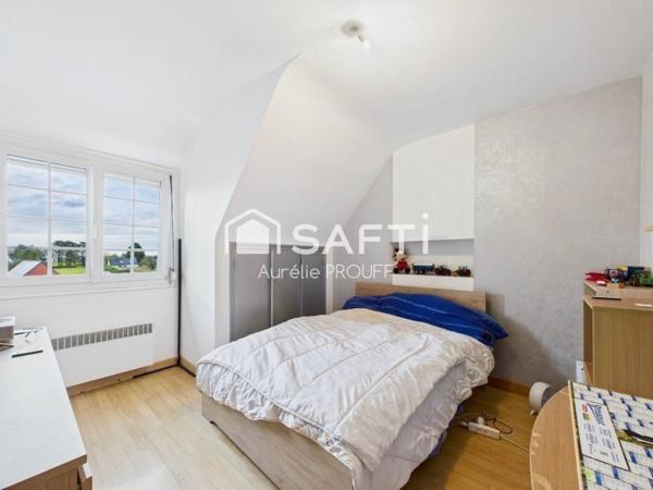 BELLE FAMILIALE,123 m2, 5 CHAMBRES, JARDIN 1018m2