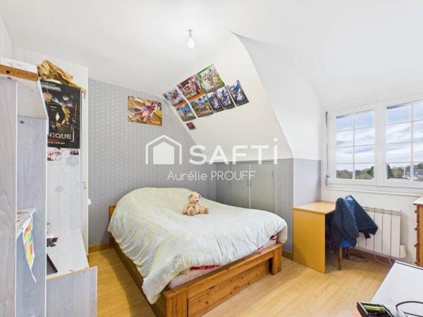 BELLE FAMILIALE,123 m2, 5 CHAMBRES, JARDIN 1018m2