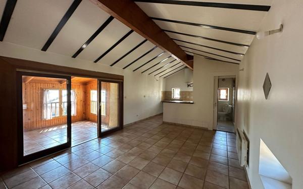 Appartement à louer    1 pièce •  Saint-Étienne-de-Fontbellon