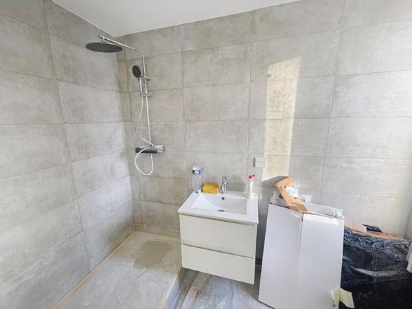 Grand studio rénové – 29 m² – Paris 20