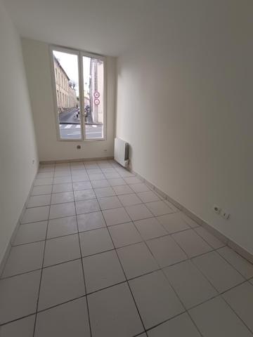 STUDIO QUARTIER TRIBUNAL à PONTOISE