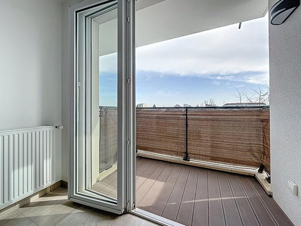 Appartement à Meaux dans une résidence de 2017 -proche Pâtis et avenue Foch - 2 pièces - balcon et place de parking en sous-sol - secteur calme - gare à 20 minutes à pied.