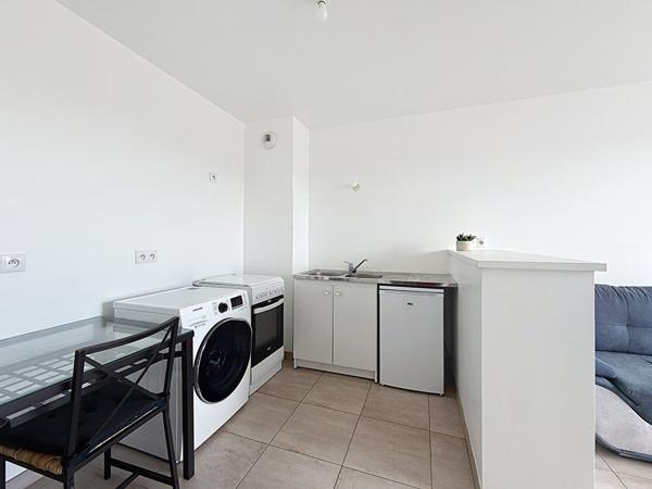 Appartement à Meaux dans une résidence de 2017 -proche Pâtis et avenue Foch - 2 pièces - balcon et place de parking en sous-sol - secteur calme - gare à 20 minutes à pied.