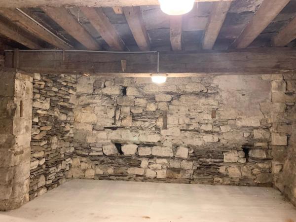 Localcommercial * 35 M² * 49000 Angers * 150 * 150,  
Angers 49000