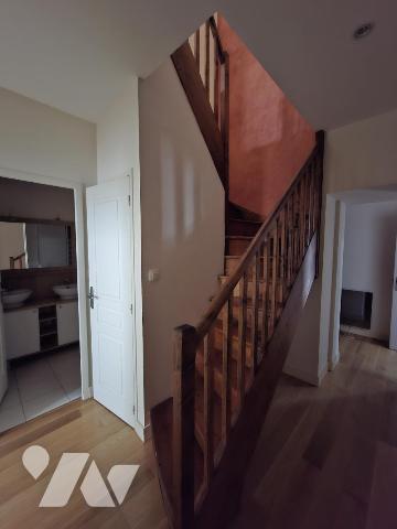 Apt T3 en DUPLEX - à SAINTES - rive gauche - à 20m du centre ville à pied - avec cave