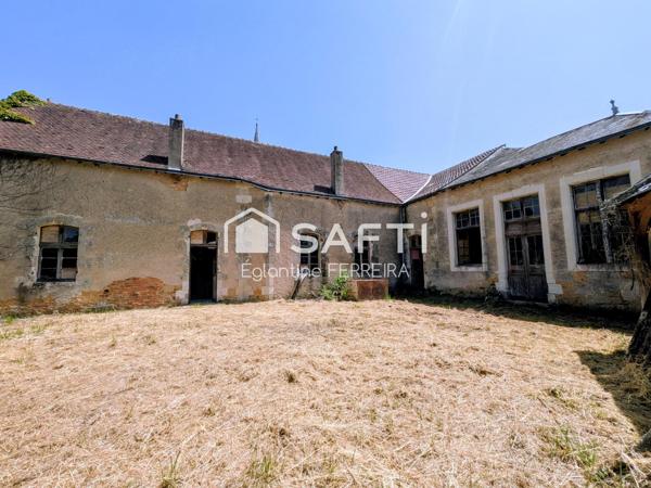 COMMUNE DE GRACAY, ENSEMBLE EN PIERRE AVEC JARDIN.