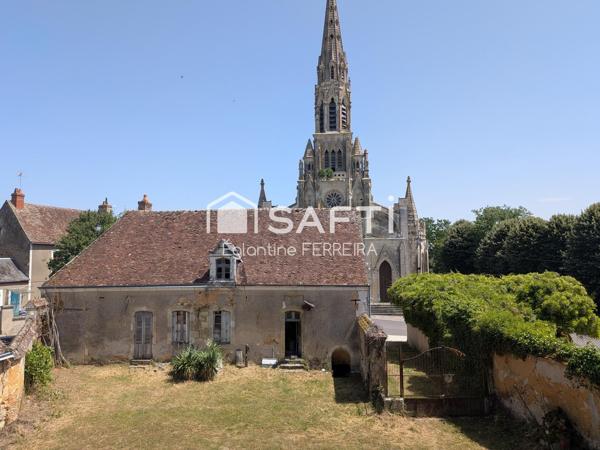COMMUNE DE GRACAY, ENSEMBLE EN PIERRE AVEC JARDIN.