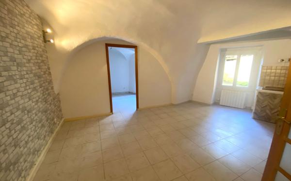 Immeuble à vendre    2 pièces • 165,17 m2 Loriol-sur-Drôme