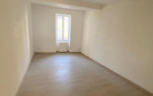 Immeuble à vendre    2 pièces • 165,17 m2 Loriol-sur-Drôme