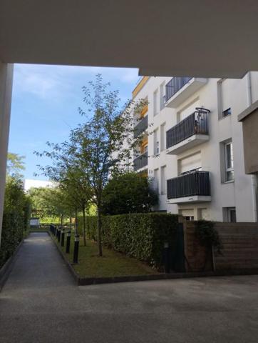 Le Blanc-Mesnil (93150) Appartement trois pièces + balcon + parking