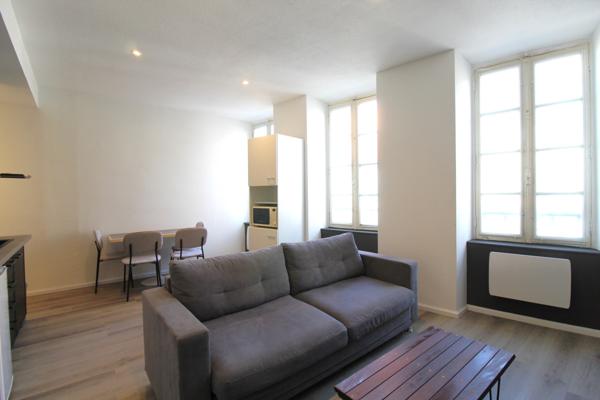 Vic-en-Bigorre (65500) T2 MEUBLE AVEC PARKING