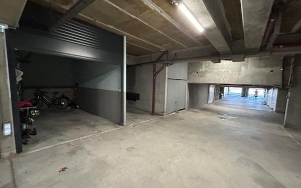 Appartement à vendre    3 pièces • 87,87 m2 Marseille 8