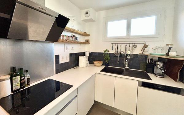 Appartement à vendre    3 pièces • 87,87 m2 Marseille 8