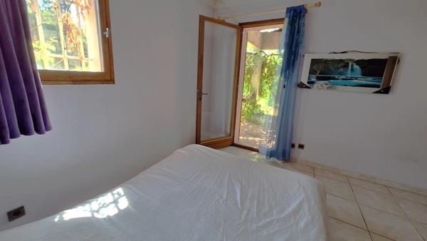 Maison à 6 pièces LAURIS (84) terrain 3136 m²