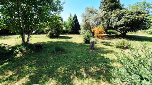 Maison à 6 pièces LAURIS (84) terrain 3136 m²