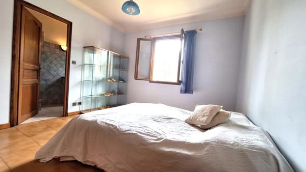 Maison à 6 pièces LAURIS (84) terrain 3136 m²