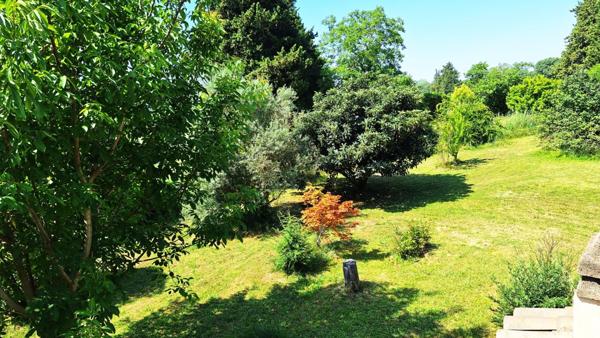 Maison à 6 pièces LAURIS (84) terrain 3136 m²