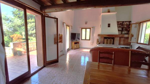 Maison à 6 pièces LAURIS (84) terrain 3136 m²